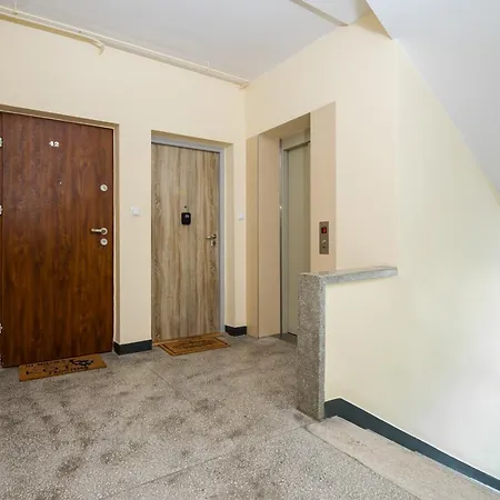 Skyline Blue By Bookinghost * Varsavia