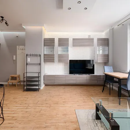 Skyline Blue By Bookinghost Varšava