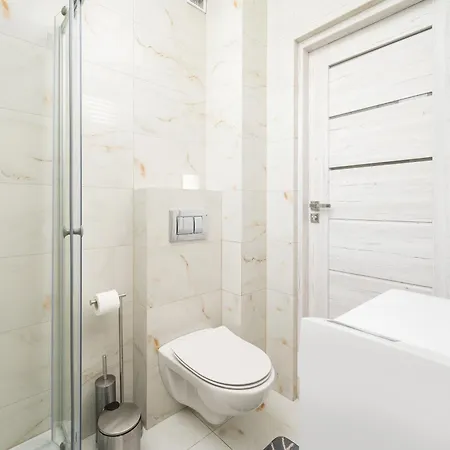 Skyline Blue By Bookinghost * 华沙